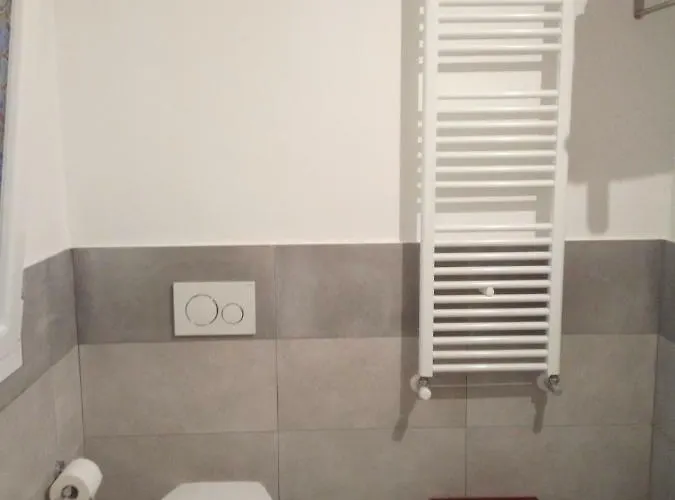 度假居 The Judas Trees