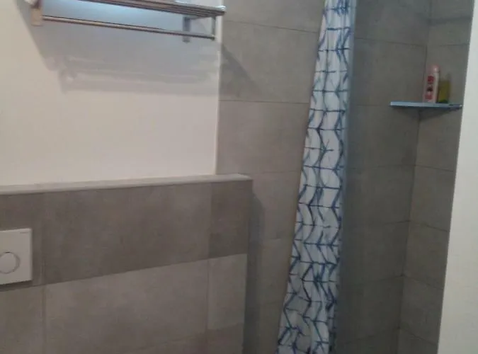 The Judas Trees 度假居