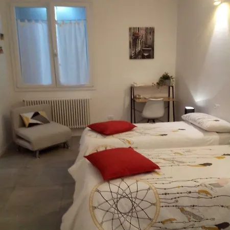 بيت للعطل The Judas Trees