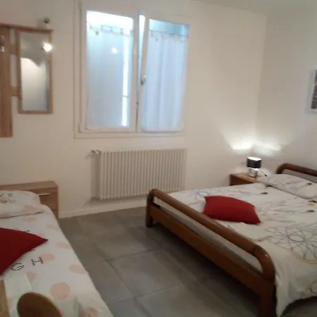 بيت للعطل The Judas Trees *