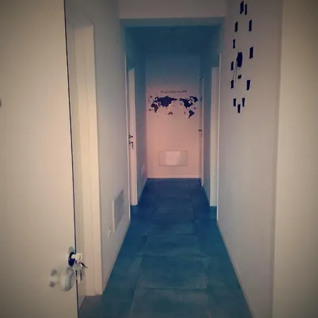 بيت للعطل The Judas Trees *